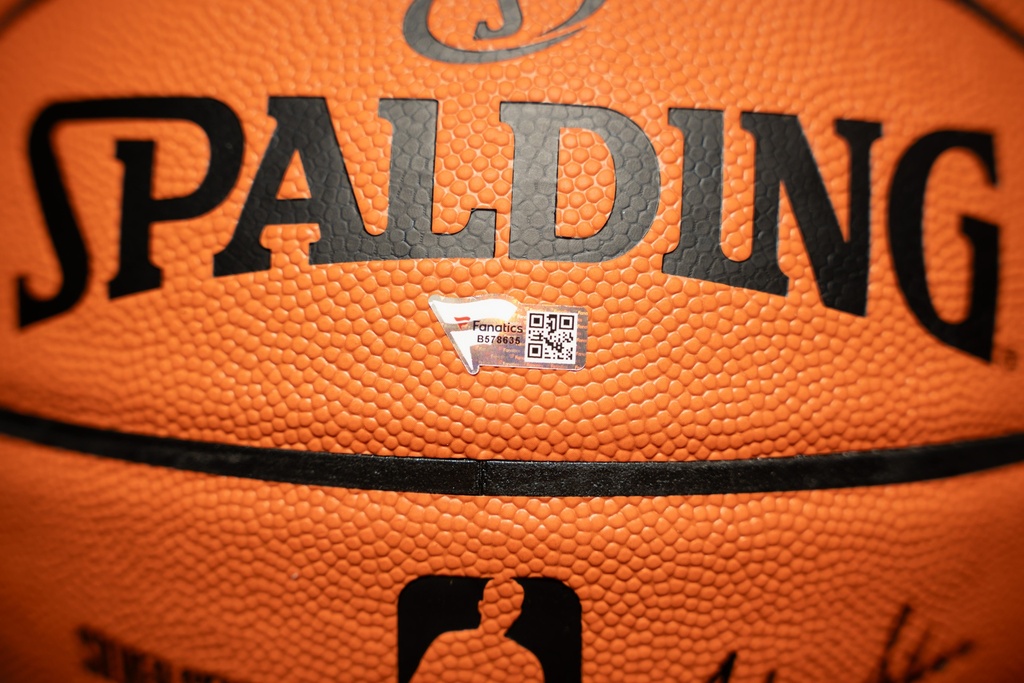 Kareem Abdul-Jabbar and James Ager Worthy - Sign Ball
Basketball