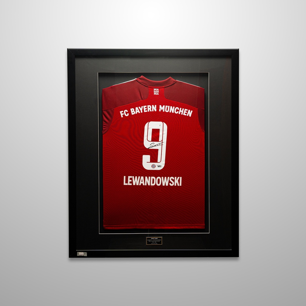 ROBERT LEWANDOWSKI AUTOGRAPHED BAYERN MUNICH ADIDAS 21-22 JERSEY