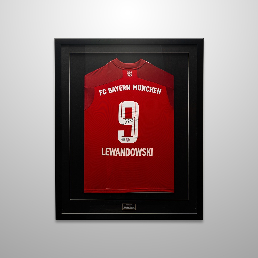 ROBERT LEWANDOWSKI AUTOGRAPHED BAYERN MUNICH ADIDAS 21-22 JERSEY