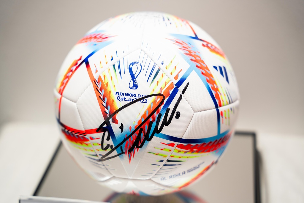 Cristiano Ronaldo dos Santos Aveiro (Ronaldo) - Sign Ball
Soccer