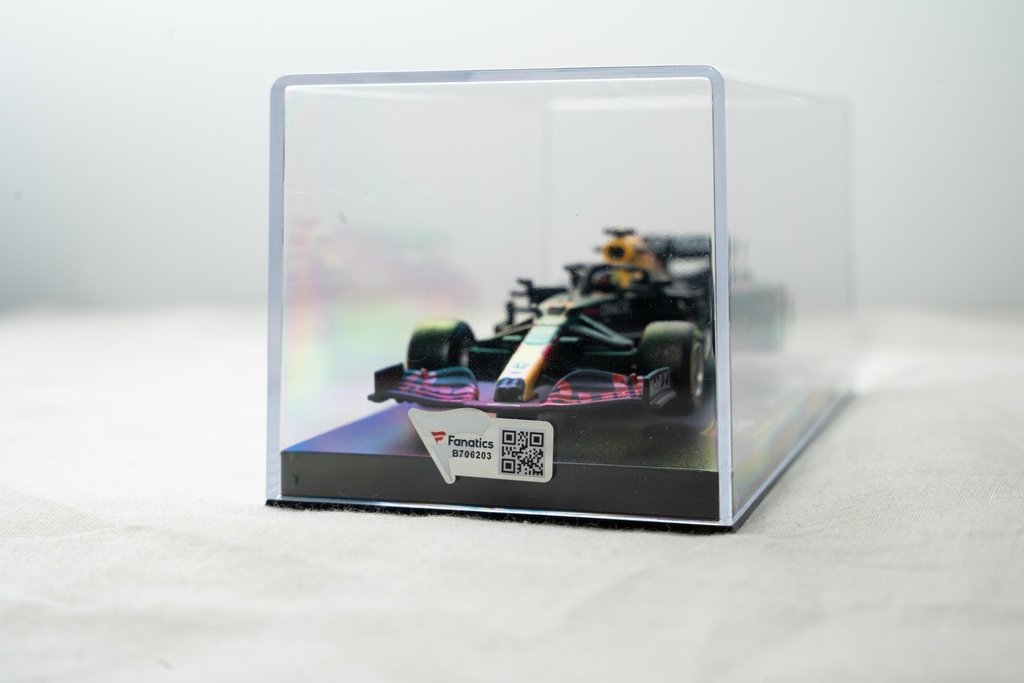RED BULL CAR SERGIO PEREZ