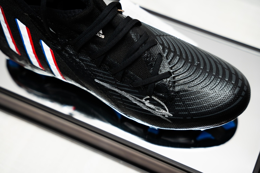 Zinedine Yazid Zidane - Sign Shoes
Soccer