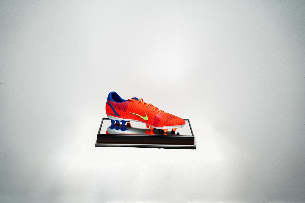 Robert Lewandowski - Sign Shoes
Soccer
