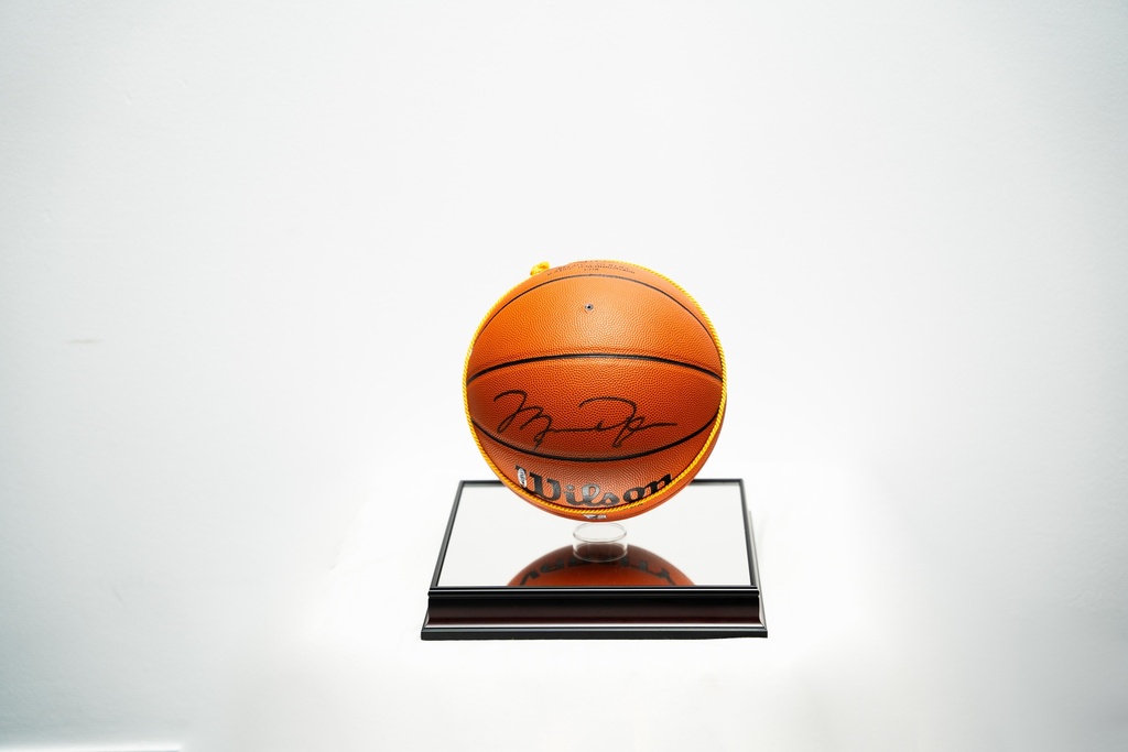 Michael Jeffrey Jordan (Michael Jordan) - Sign Ball
Basketball