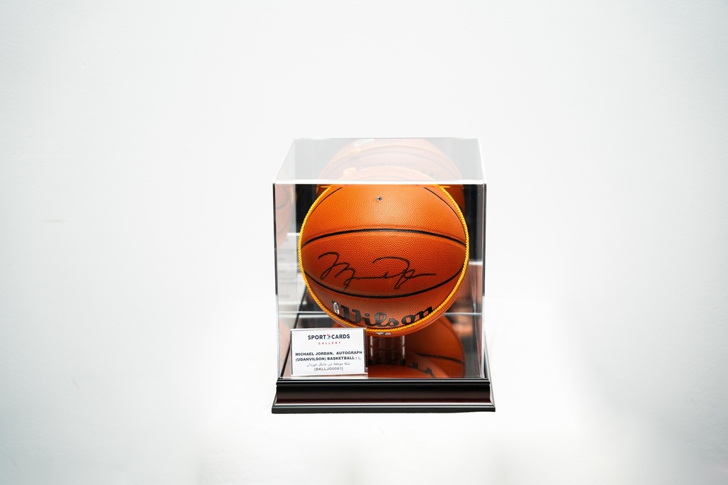 Michael Jeffrey Jordan (Michael Jordan) - Sign Ball
Basketball