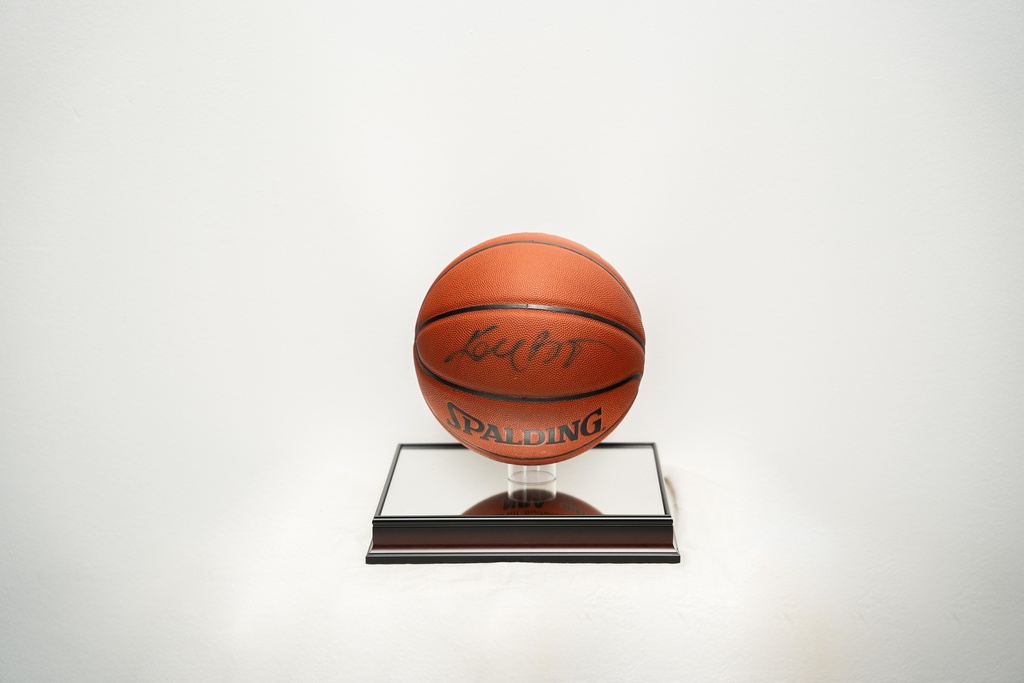 Kobe Bean Bryant (Kobe) - Sign Ball Basketball