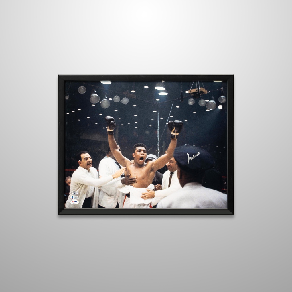 Muhammad Ali - Sign Photograph (16x20)
Boxing