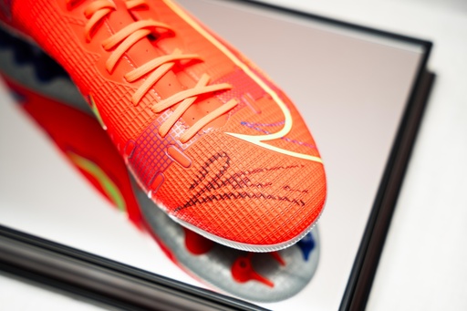 [SHOELE0002] Robert Lewandowski - Sign Soccer Shoes